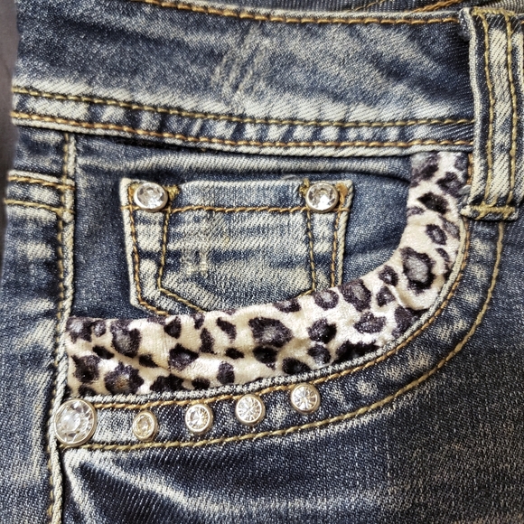 L.A.Idol Edgy Capris Denim - Picture 6 of 12